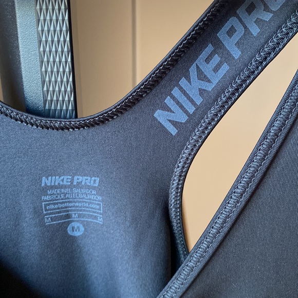 Nike Pro Women’s Logo Racerback Tank M - Picture 2 of 3